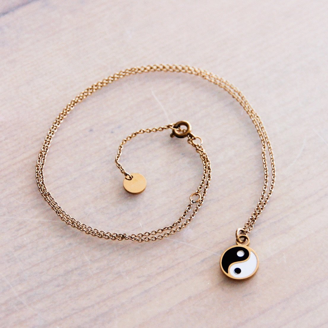 Feine Edelstahlkette mit Yingyang – Gold