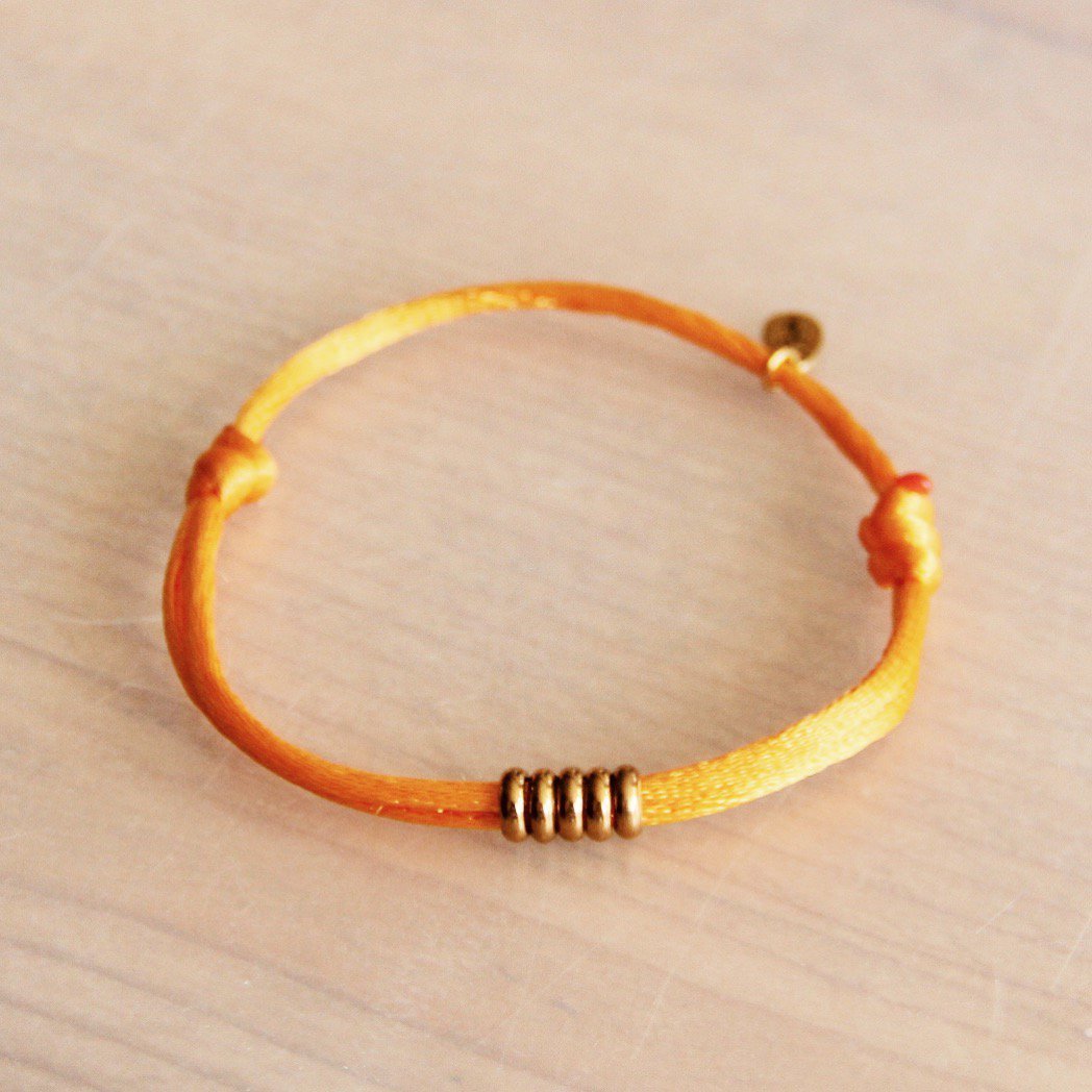 Satinarmband mit Ringen – Orange/Gold