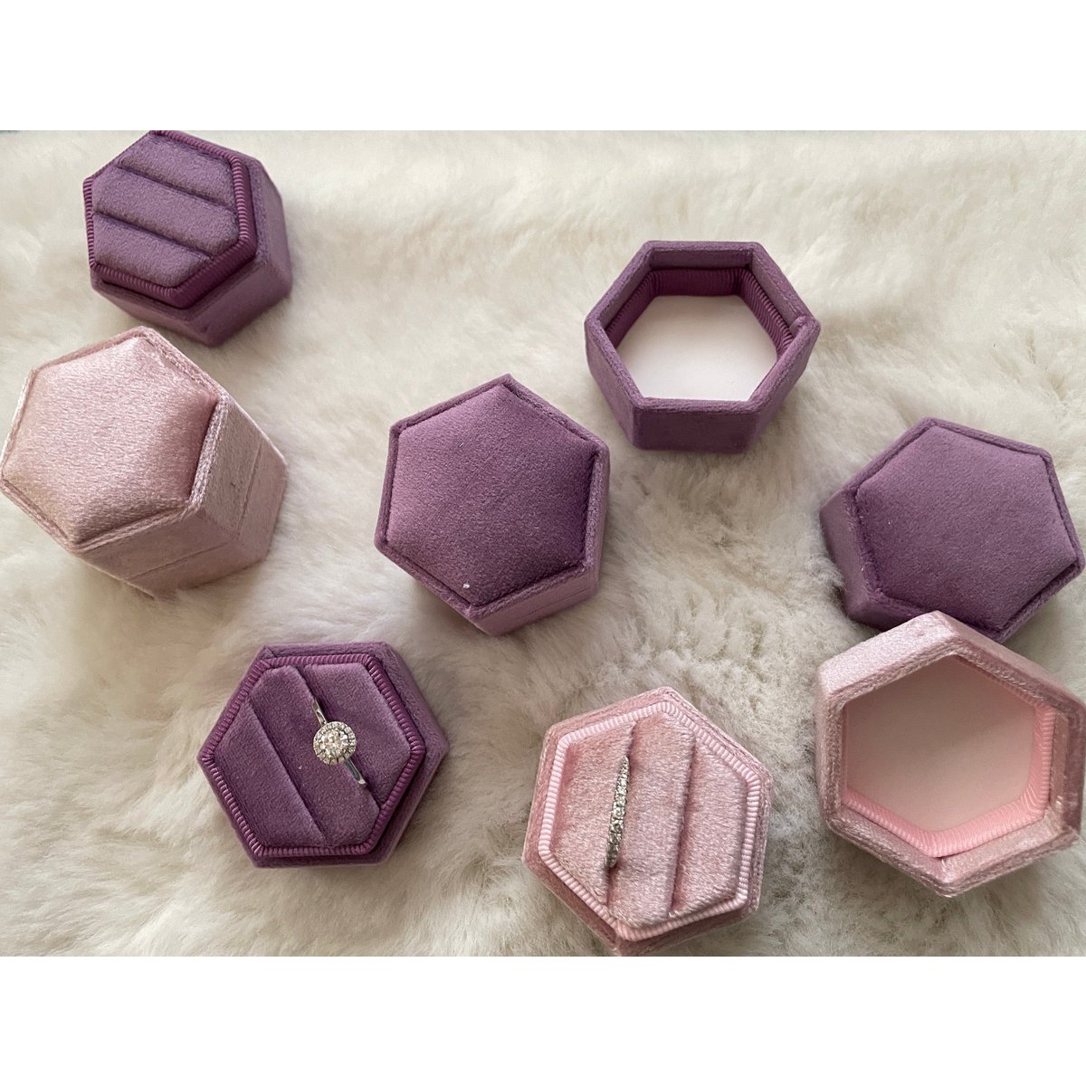 Vintage-inspirierte Hexagon Ehering-Box aus Samt-pinky Farben