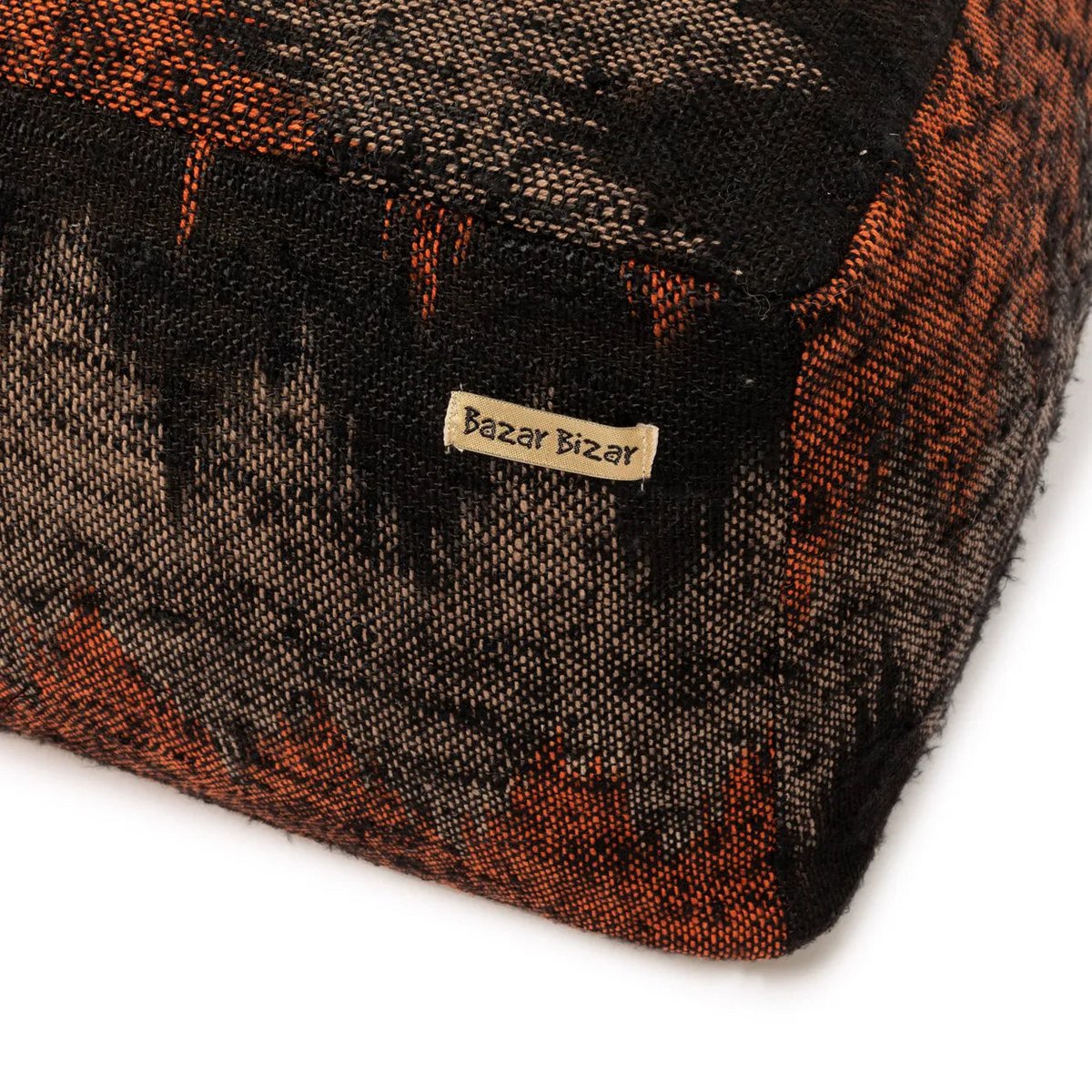 Der Oh My Gee Pouffe – Schwarz Orange