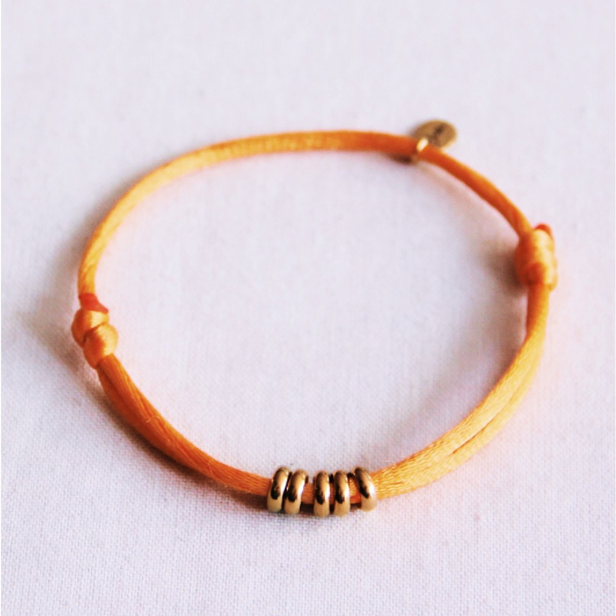 Satinarmband mit Ringen – Orange/Gold Damen Mode Accessoire Schmuck Edelstahl