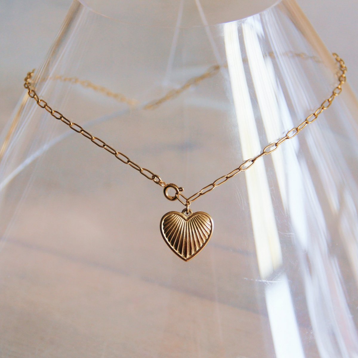 Stainless steel d-chain necklace with decorated heart - gold