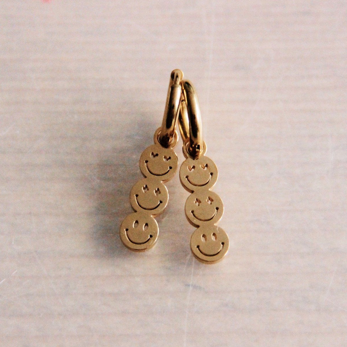 Creolen aus Edelstahl mit 3 Smileys – Gold Damen Mode Accessoire Schmuck Edelstahl