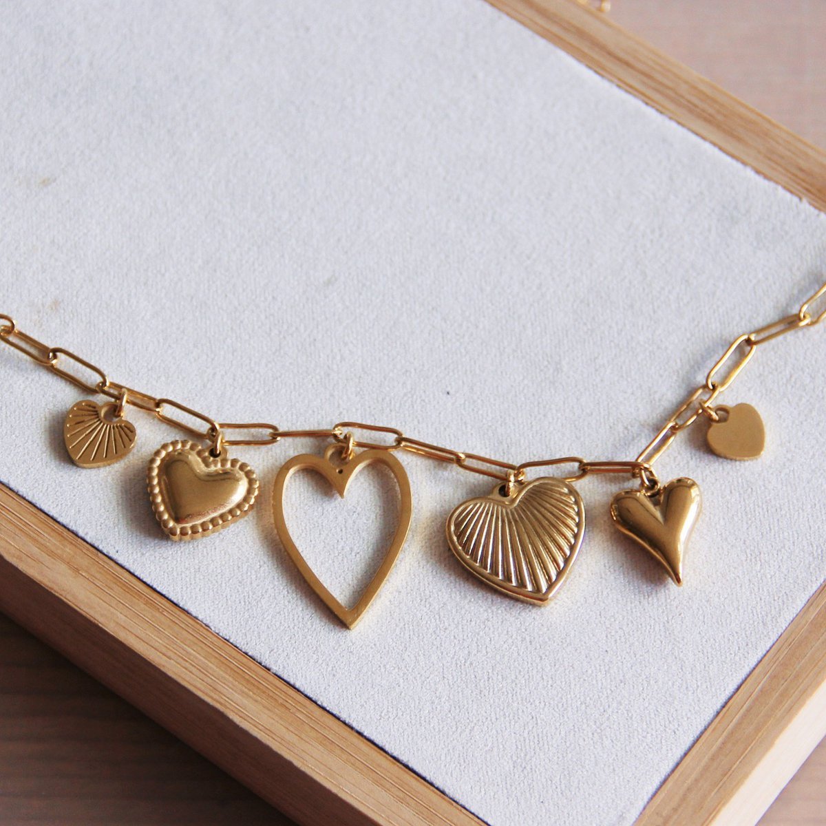 Charm necklace 'HEARTS' – gold