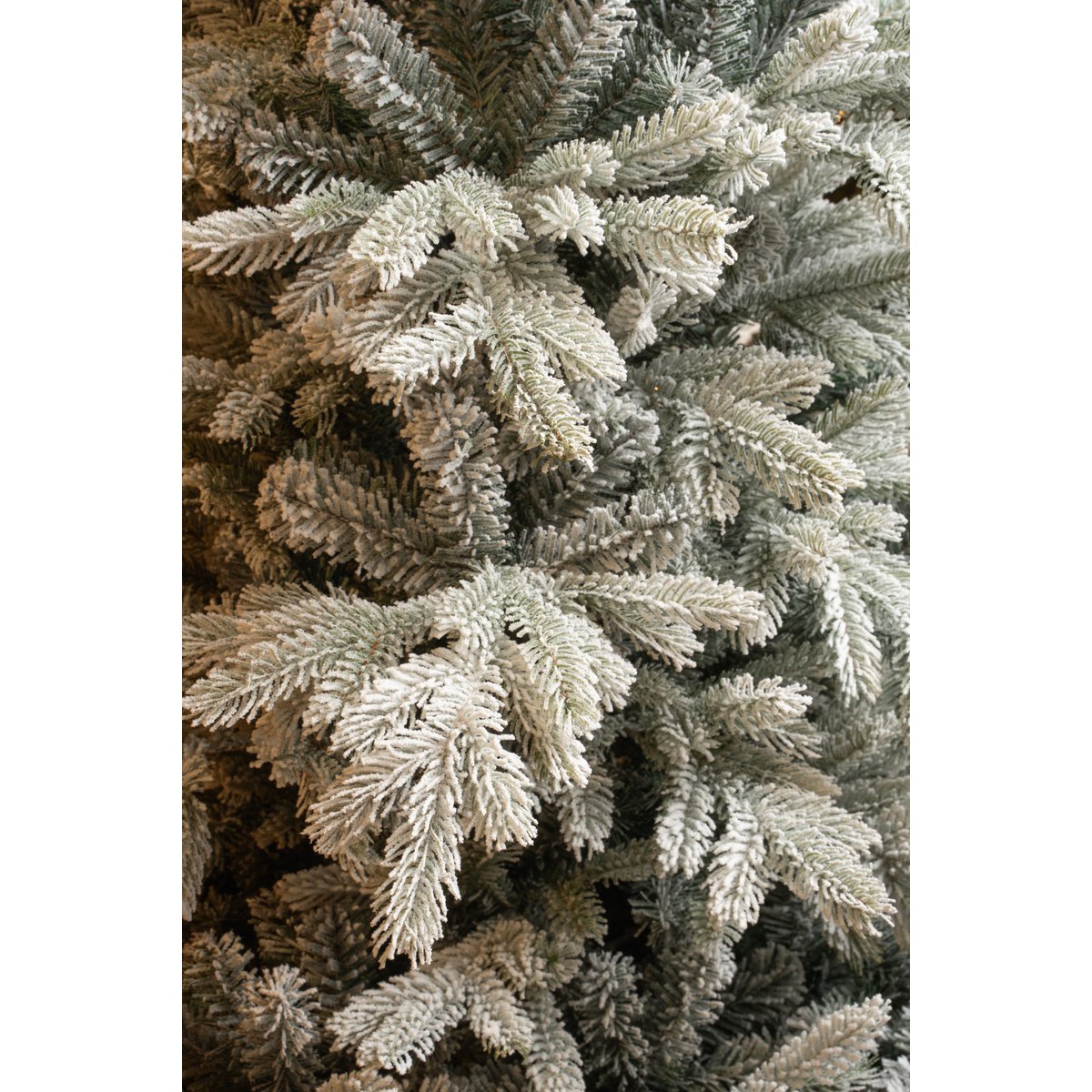 Grimshaw Künstlicher Weihnachtsbaum – H185 x Ø132 cm – Grün gefrostet